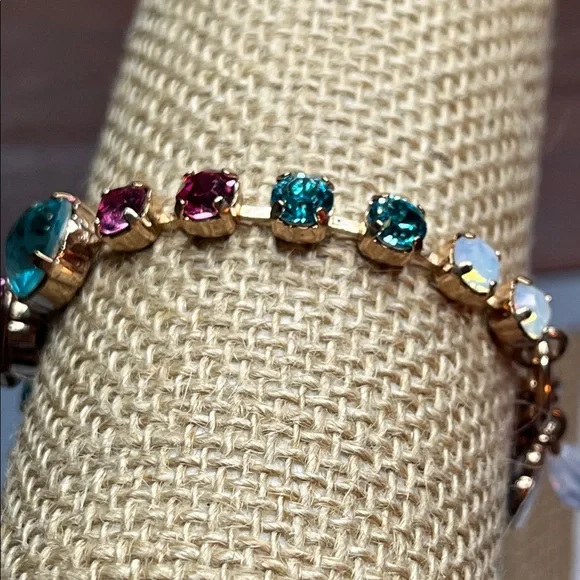 Mariana Gold Bracelet sparkling with Czech and Austrian crystals - Picture 7 of 8